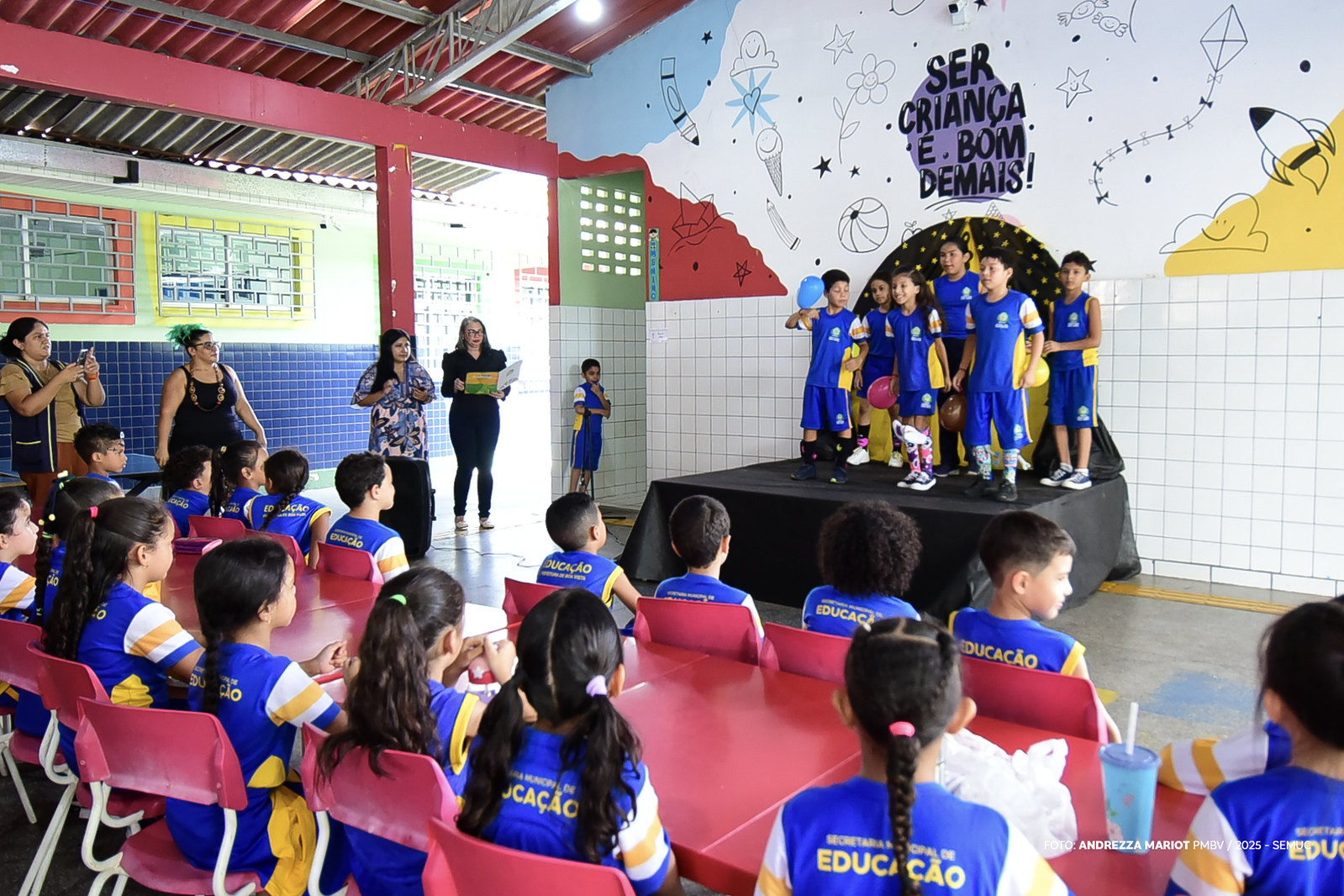 crianças exibem talentos artísticos em festival escolar comemorativo 2 1760024595 158 criancas exibem talentos artisticos em festival escolar comemorativo