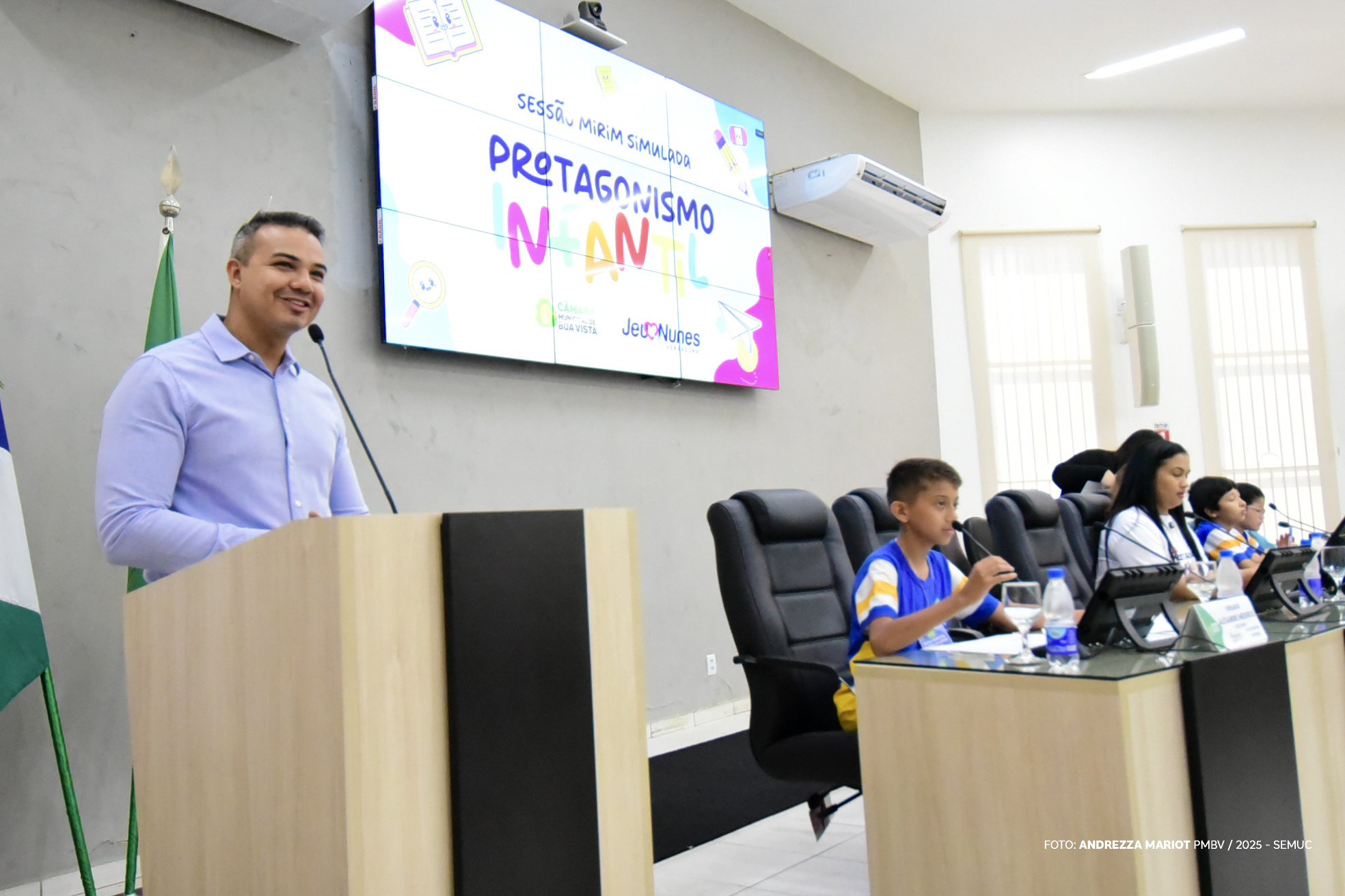 1761692797 727 Estudantes vivem experiencia de minivereadores na Camara Municipal