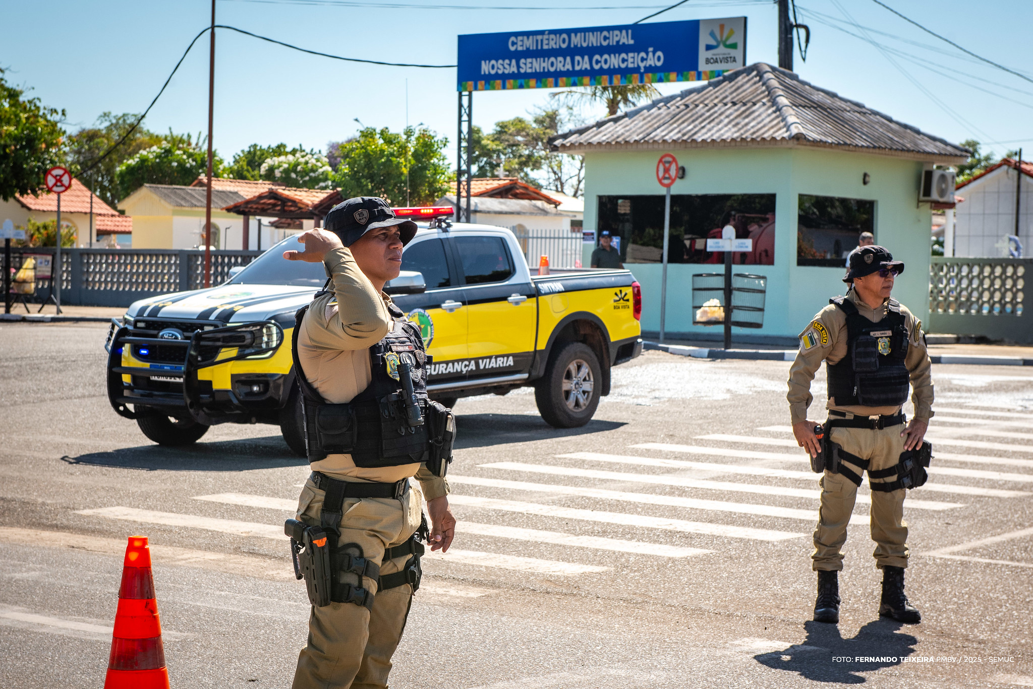 1761885353 763 Prefeitura de Boa Vista faz manutencao no cemiterio para Finados
