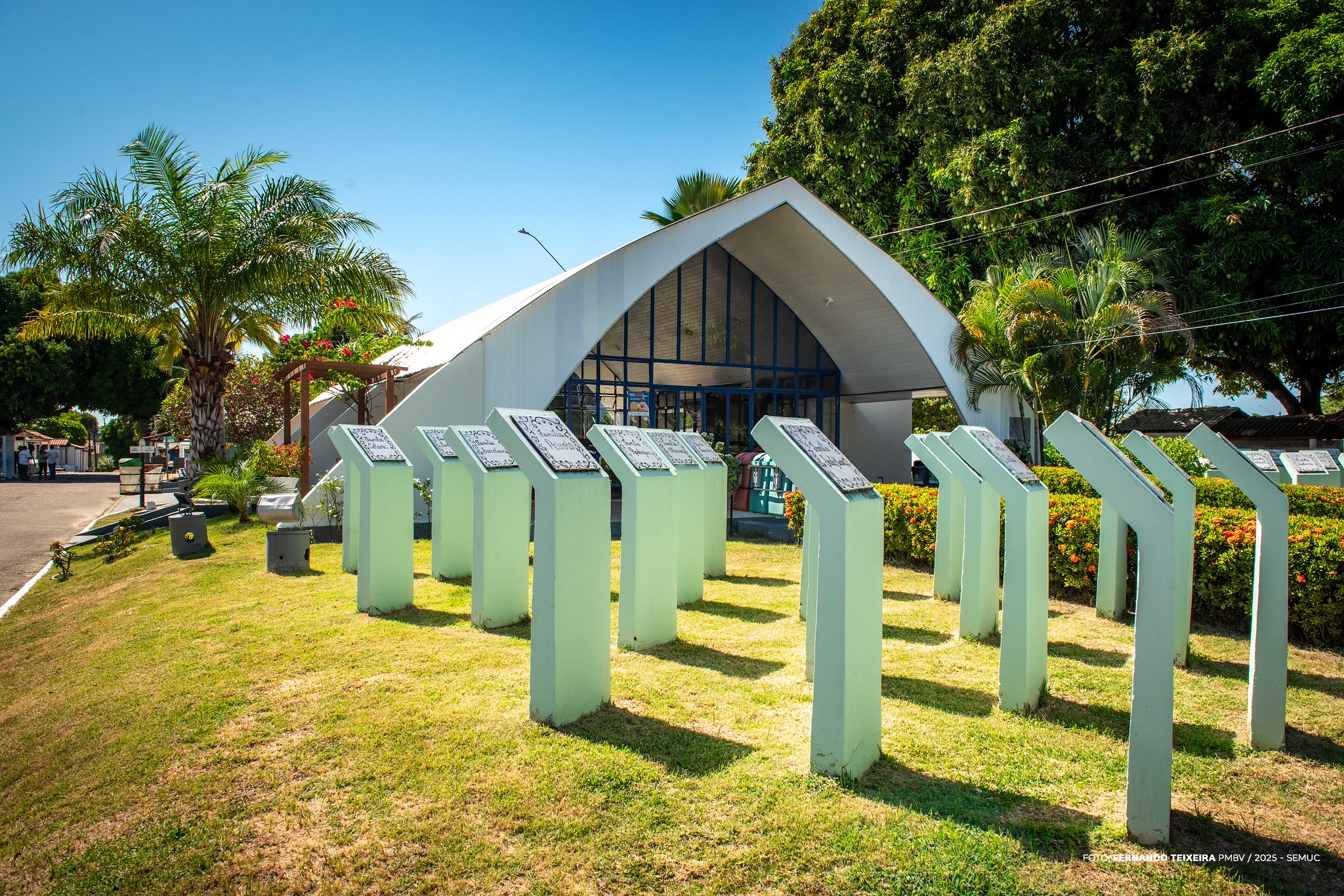 1761885353 855 Prefeitura de Boa Vista faz manutencao no cemiterio para Finados
