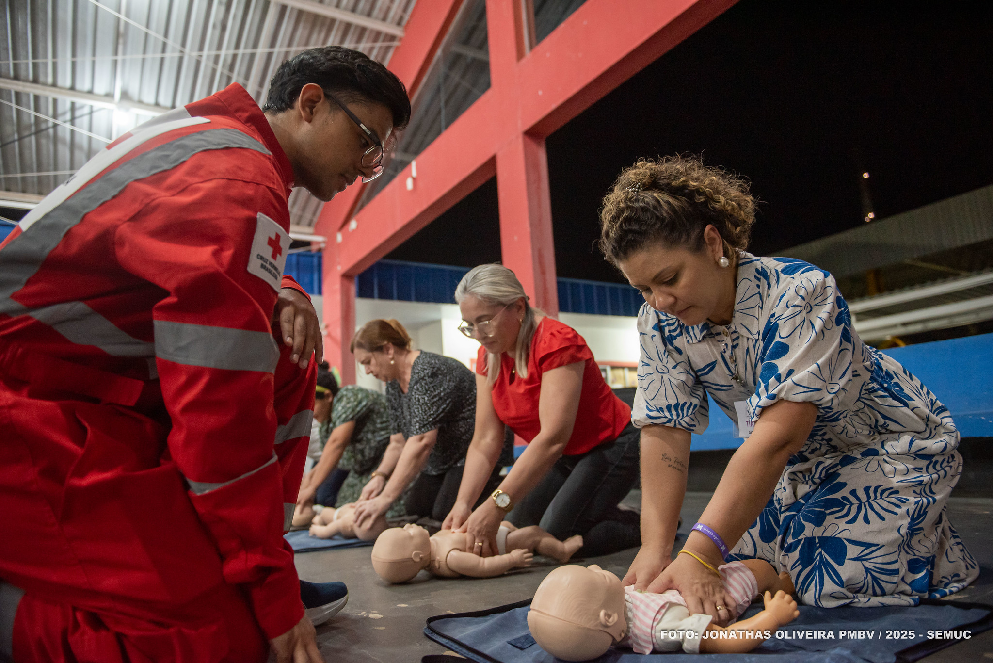 1761944171 8 Servidores da Escola Airton Dias recebem treinamento em primeiros socorros