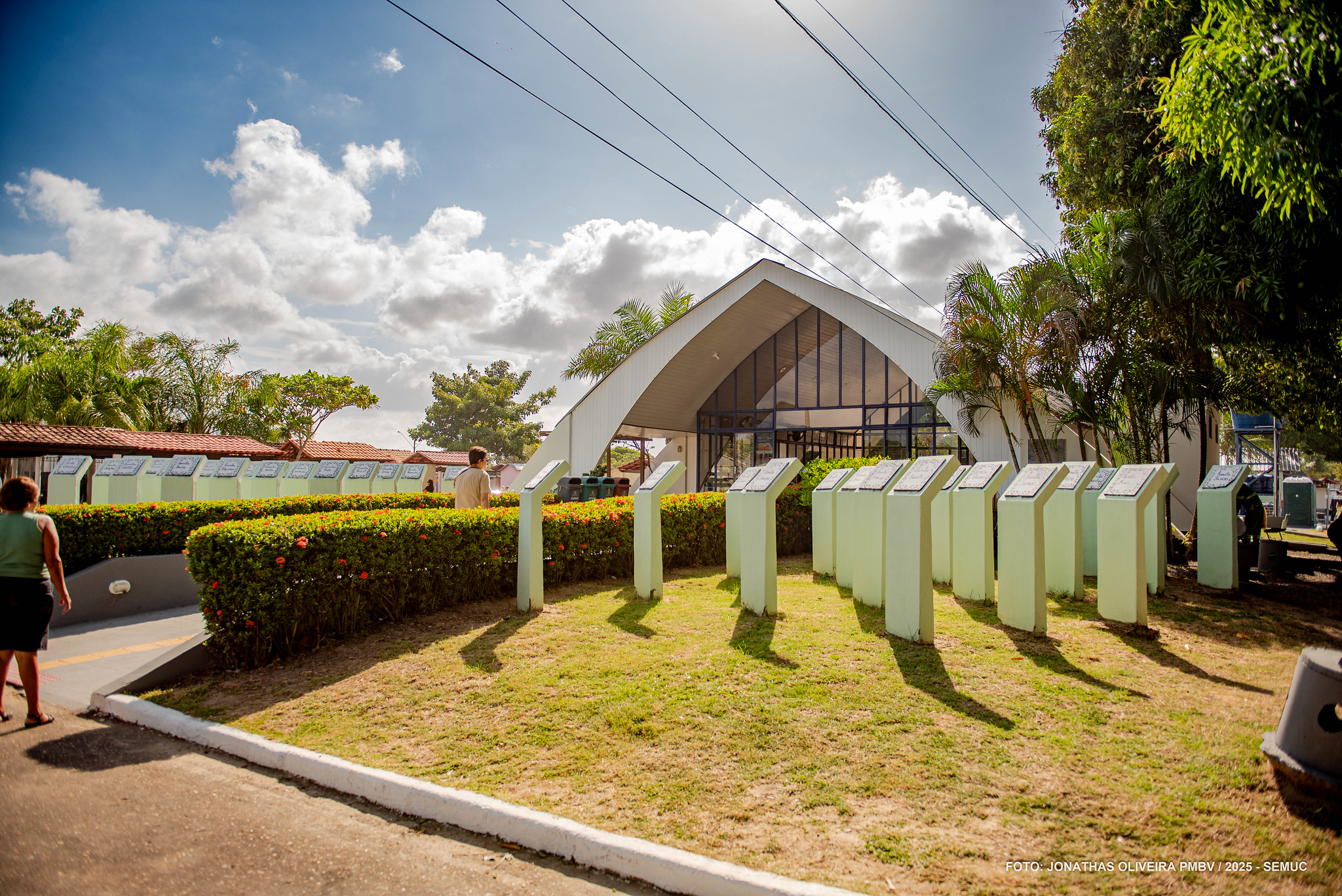 1762107358 947 Dia de Finados centenas visitam cemiterio Nossa Senhora da Conceicao