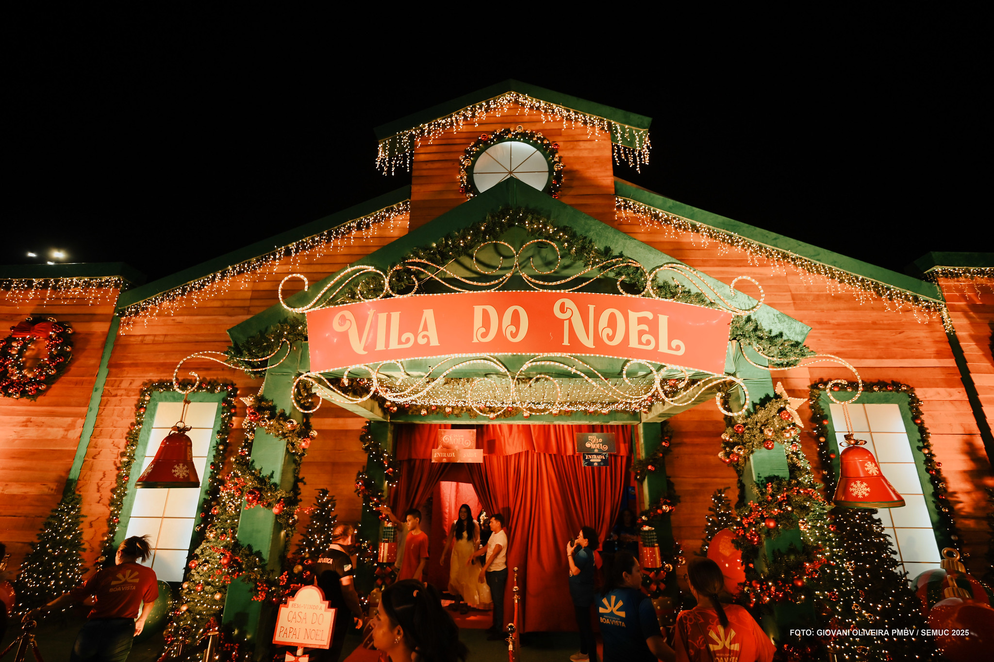 1763414177 956 Vila do Noel ganha pista de patinacao no gelo