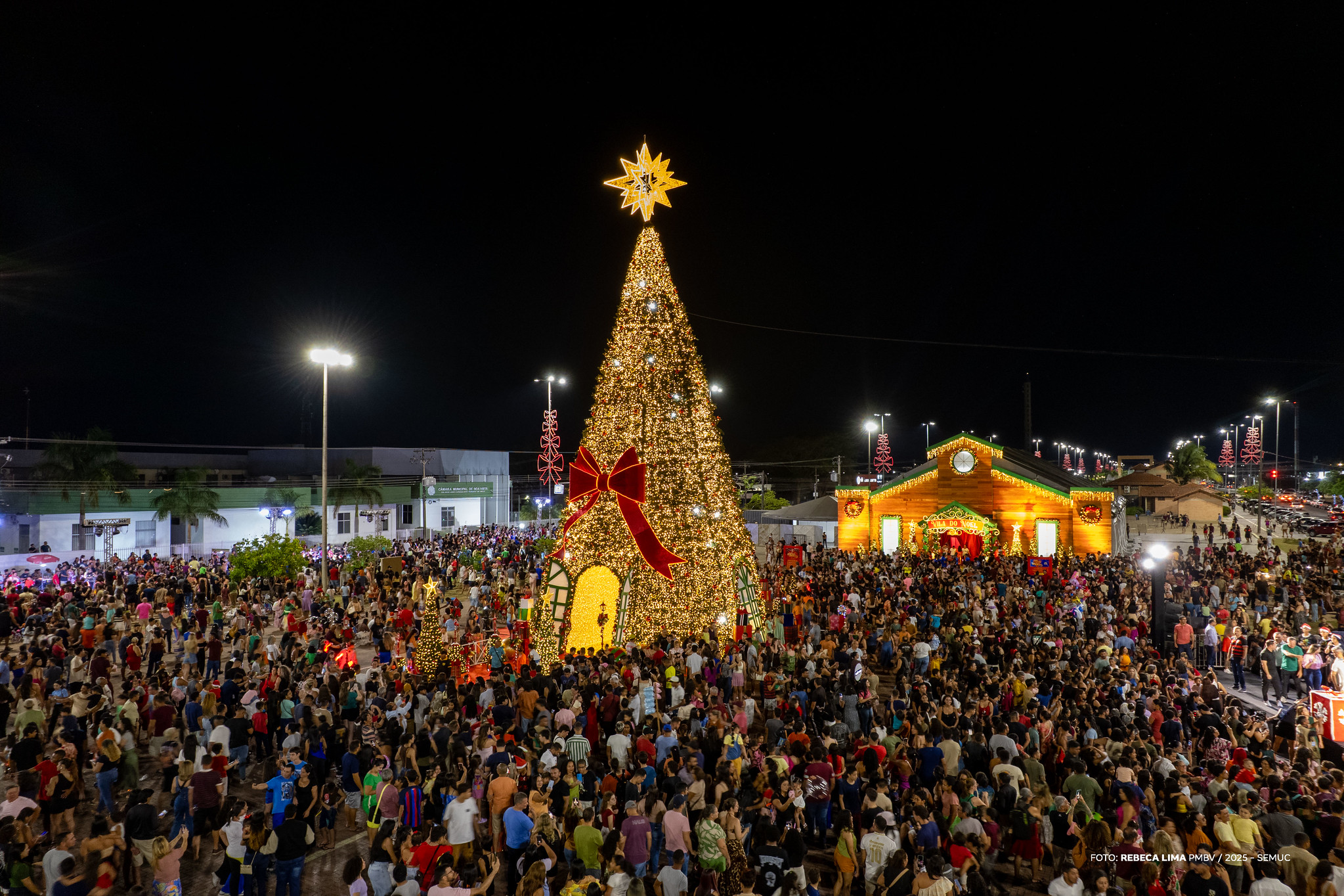 1763443090 246 Arvores de Natal iluminam Boa Vista em clima de uniao