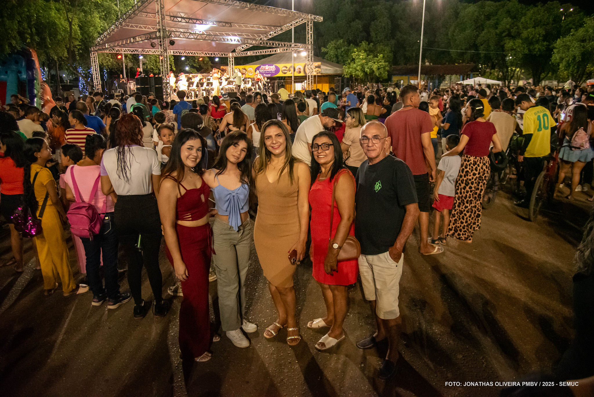 1763443090 558 Arvores de Natal iluminam Boa Vista em clima de uniao