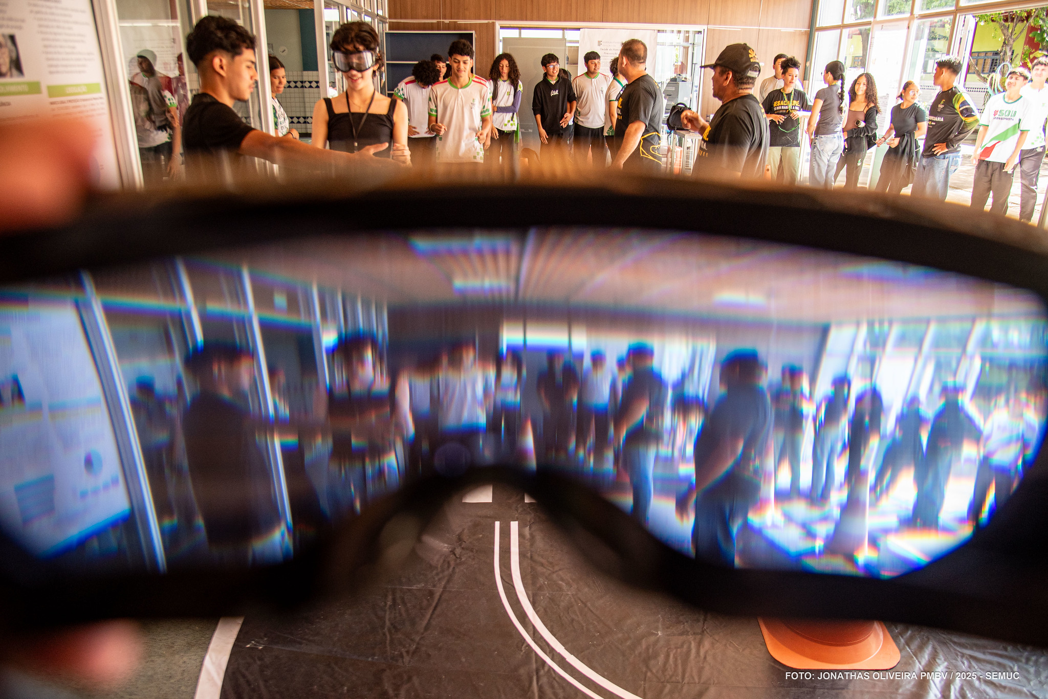 1764359863 487 Oficina educativa com oculos simuladores e bafometro conscientiza jovens