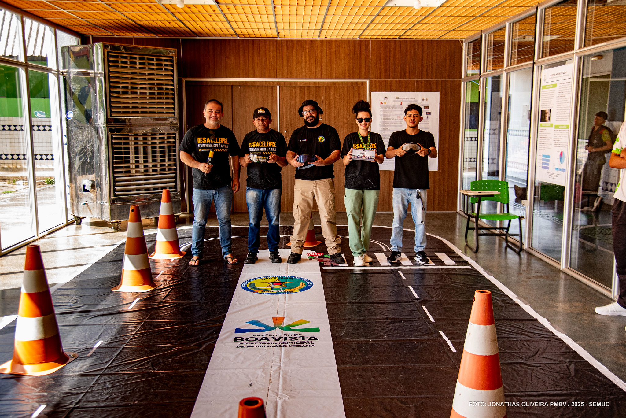 1764359863 600 Oficina educativa com oculos simuladores e bafometro conscientiza jovens