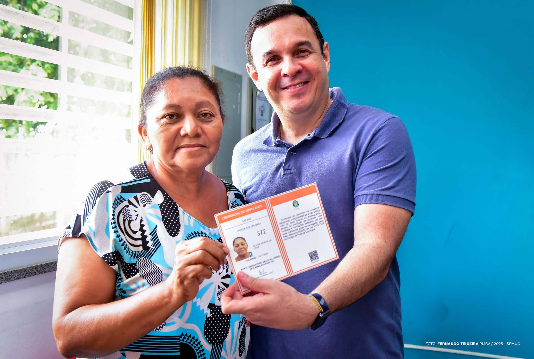 1764475492 348 Prefeitura conclui cadastramento de ambulantes e entrega 400 carteirinhas