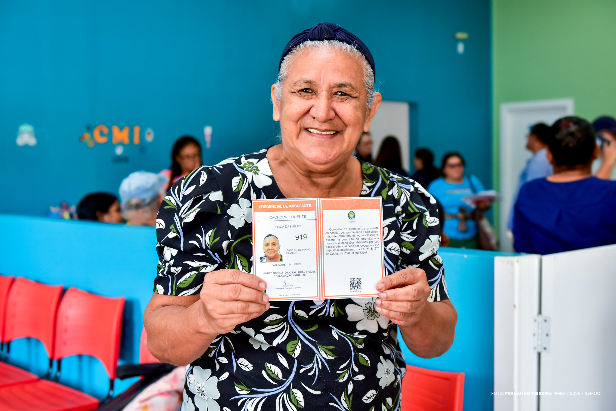 1764475492 716 Prefeitura conclui cadastramento de ambulantes e entrega 400 carteirinhas