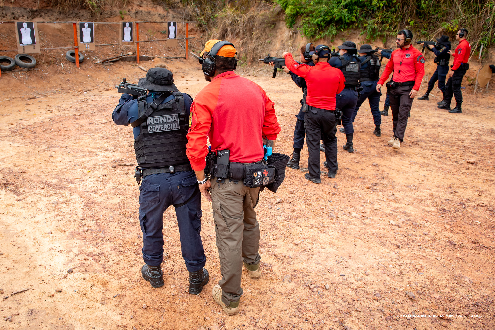 1764591240 573 GCM forma 43 agentes de Boa Vista para armas longas