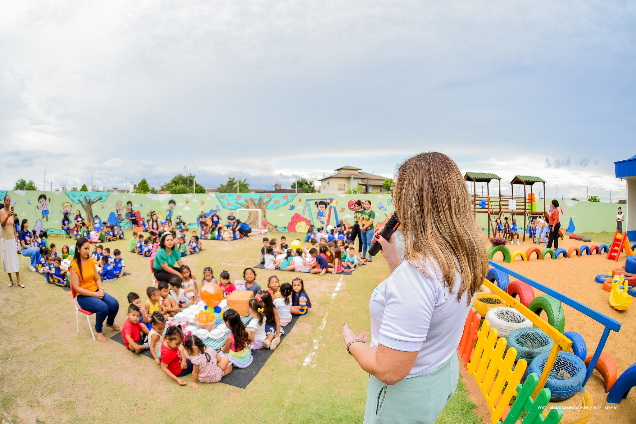 1764750286 423 Novo parquinho beneficia criancas da Escola Emilia Rios
