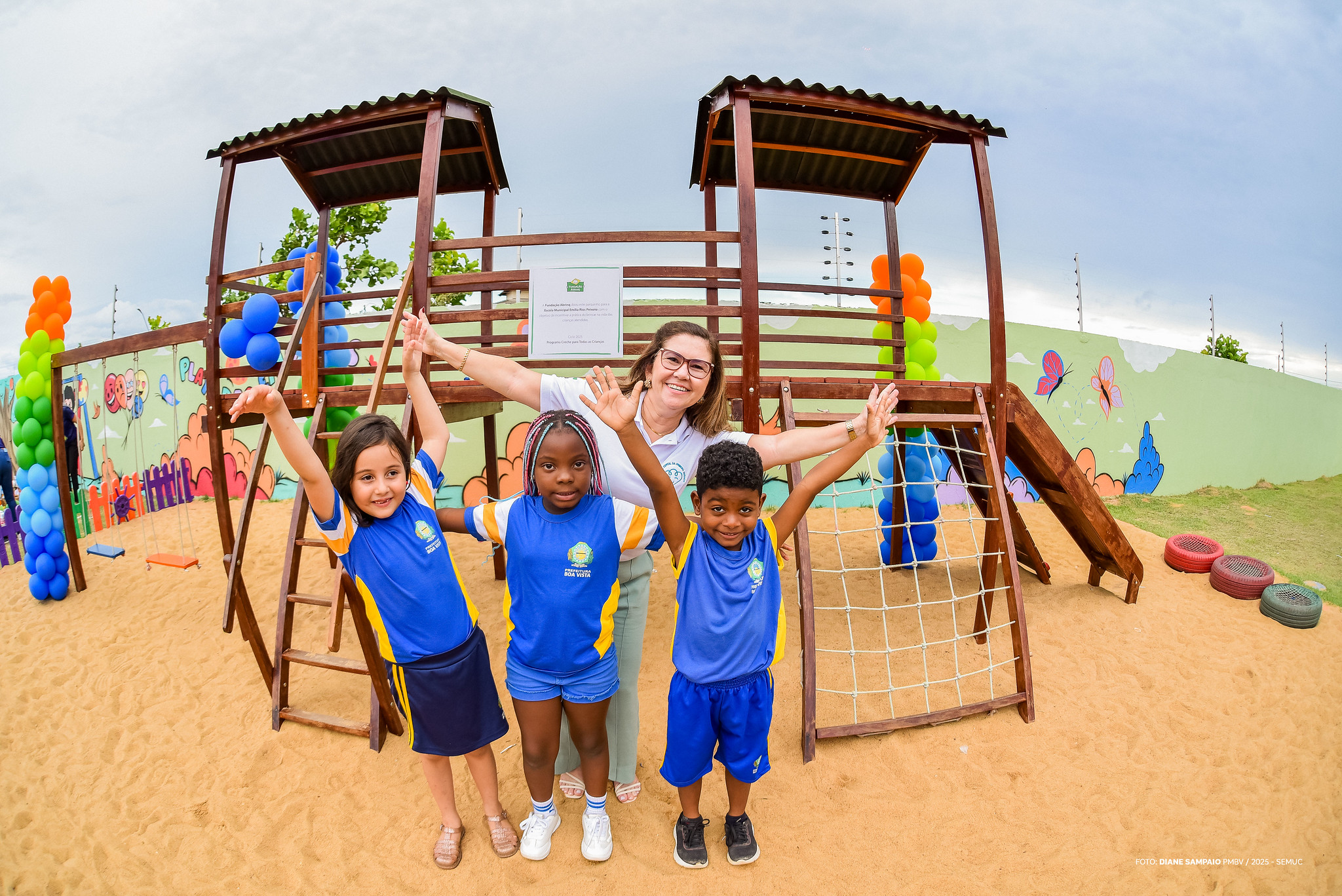 1764750286 47 Novo parquinho beneficia criancas da Escola Emilia Rios