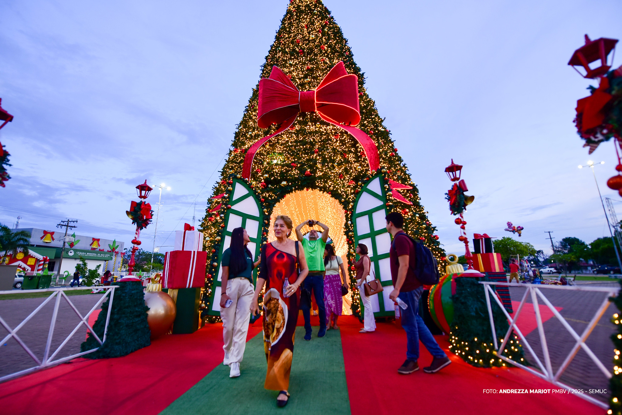 1765053980 959 Tour natalino valoriza cartoes postais e novas experiencias na cidade