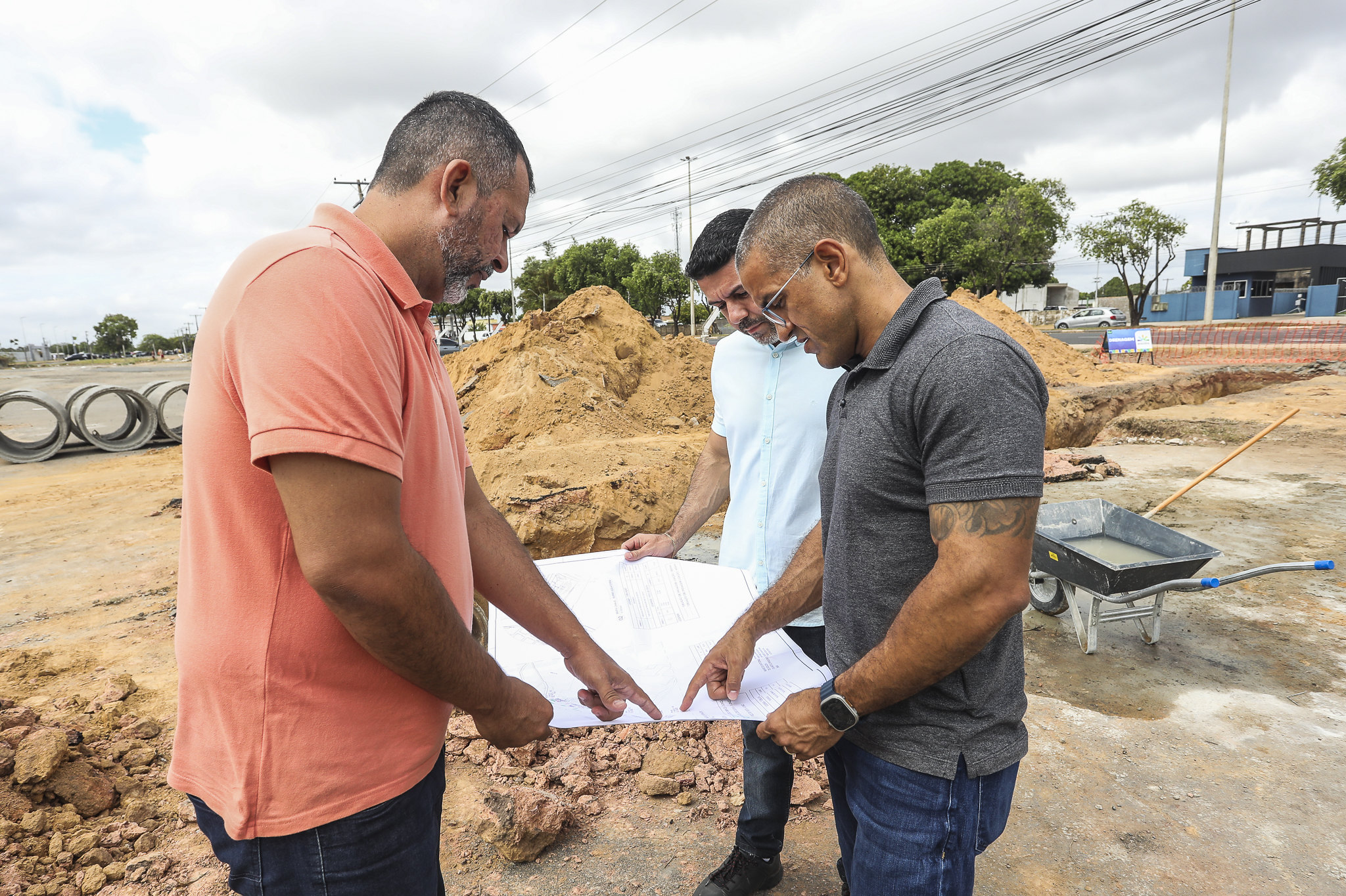 1767890036 216 Prefeitura inicia drenagem de 220 metros na Avenida Brasil