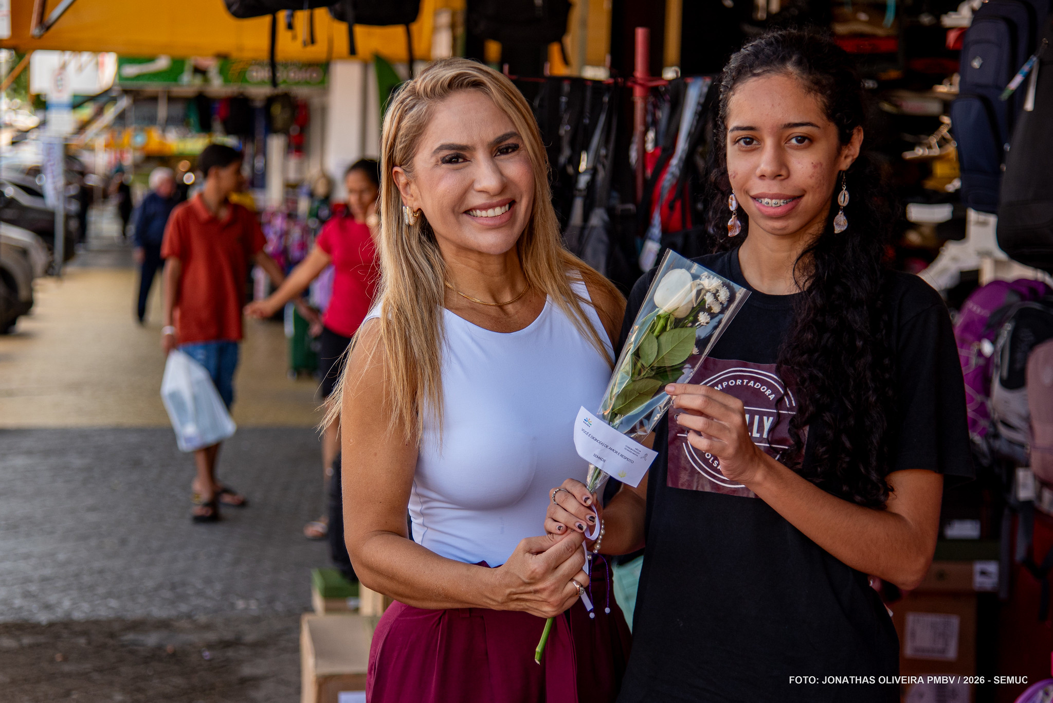 1769845336 286 Gentileza e rosas marcam acao do Janeiro Branco