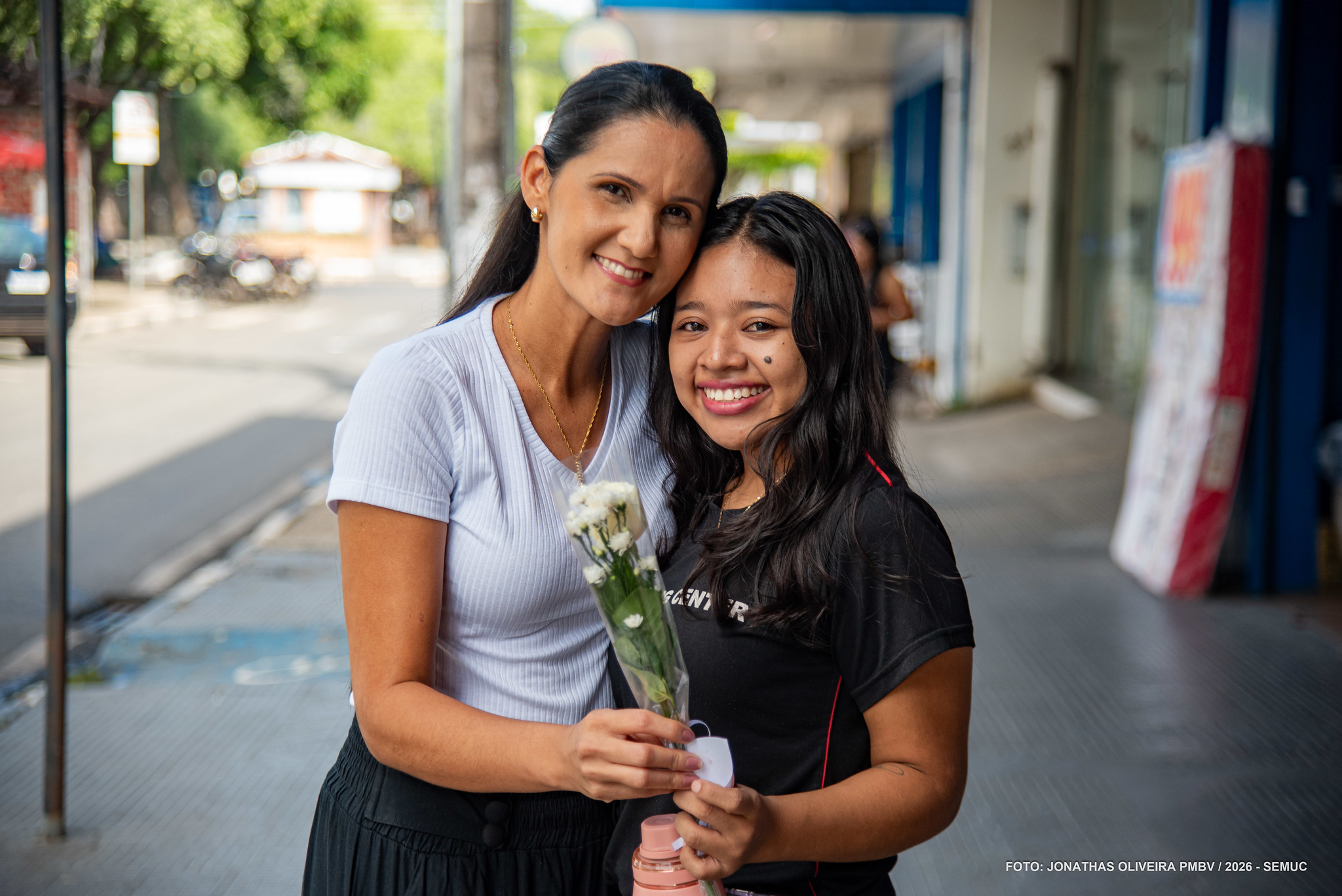 1769845336 289 Gentileza e rosas marcam acao do Janeiro Branco