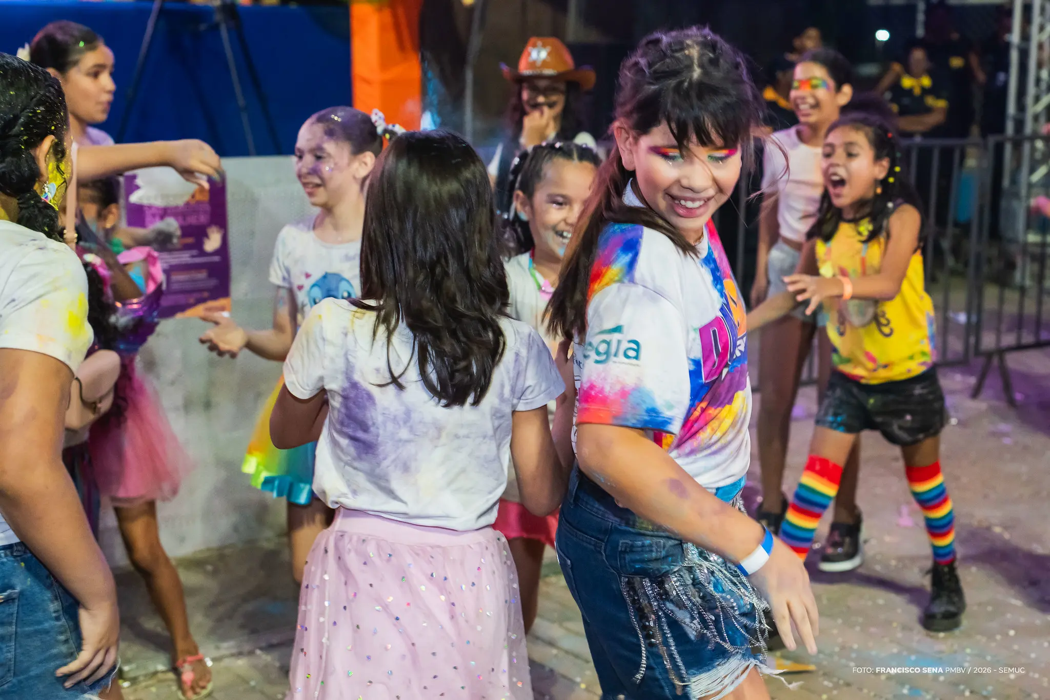 1771221642 176 Carnaval 2026 Bloco comunitario reune familias em festa