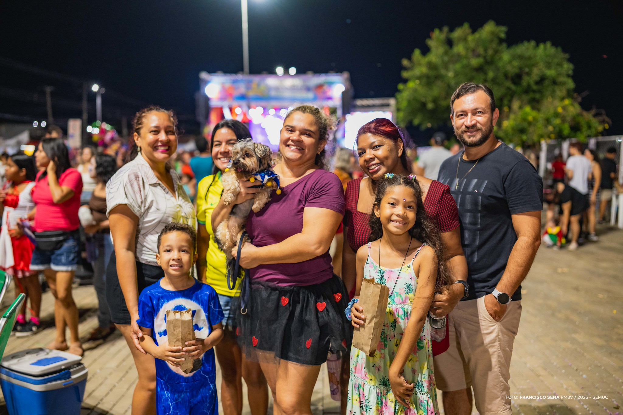 1771221642 618 Carnaval 2026 Bloco comunitario reune familias em festa