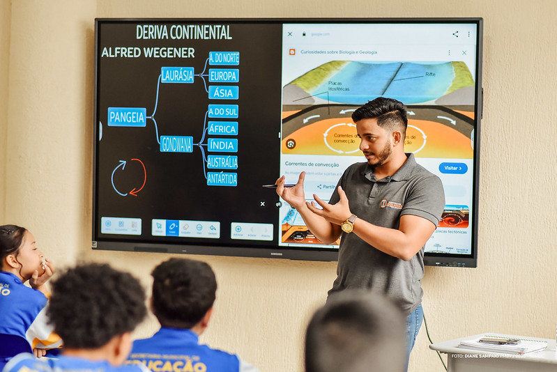 1772090849 459 Telas interativas transformam aulas na Rede Municipal de Ensino