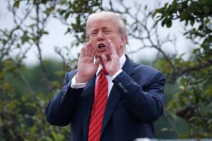 Trump ordena divulgação de arquivos sobre extraterrestres, ovnis e UAPs