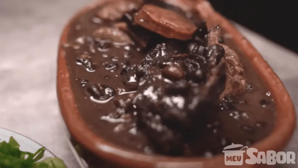 Sirva uma fabulosa feijoada completa para a família e surpreenda com esse prato nacional! 1 1484affd05b3ddf4538d64e884738e1a