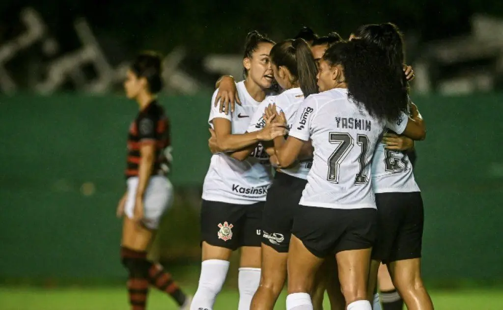 Corinthians vence Flamengo de virada em partida emocionante no Brasileirão Feminino 1 3622276ea32a34c9c10358270ec33edf