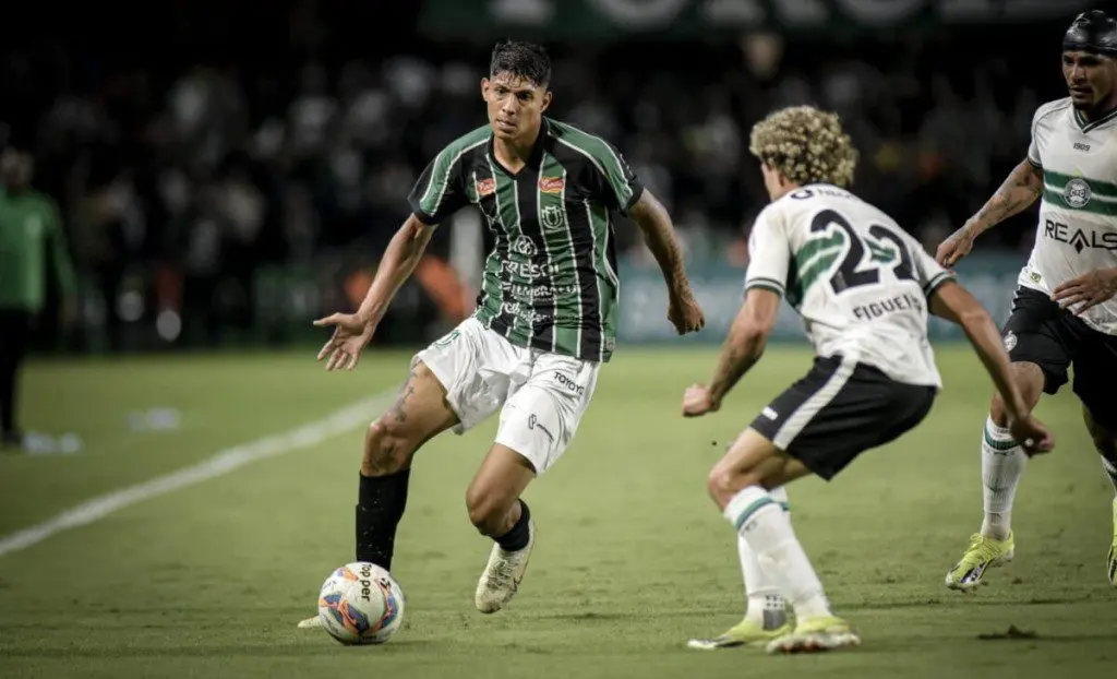 Maringá empata com o Coritiba e se classifica para final do Campeonato Paranaense 1 737a727e1f4b98557e5301182e3b80ab