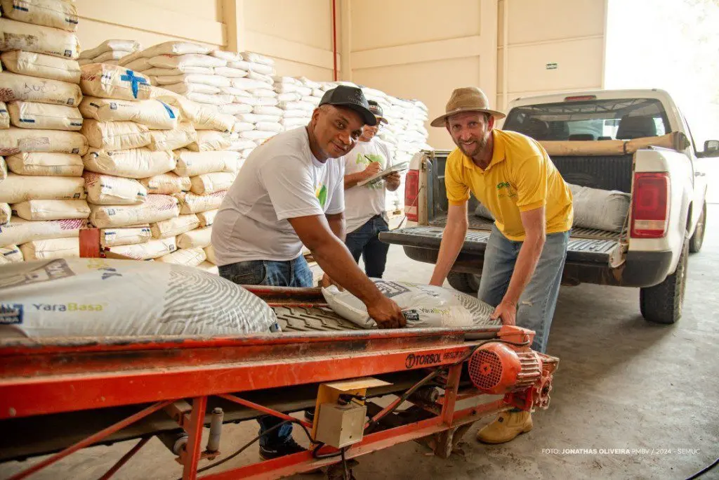 PMDA - Com entrega de sementes e fertilizantes, prefeitura investe em mais de 180 famílias da zona rural 1 1d4954b6778043cf484b76a9477595f3