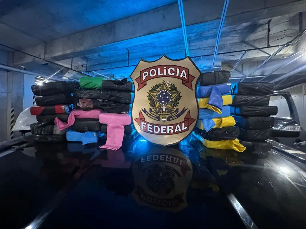 PF em Paranaguá efetua duas prisões em flagrante por tráfico internacional de drogas 1 ccee360248ed8a3ccf22a0b0c7314611