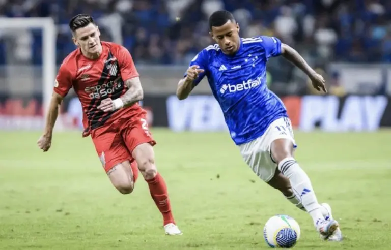 Cruzeiro vence Athletico-PR por 2 a 0 e se aproxima do G4 no Brasileirão 3 2e1c8289237ebf3150b2ab778c3537e4