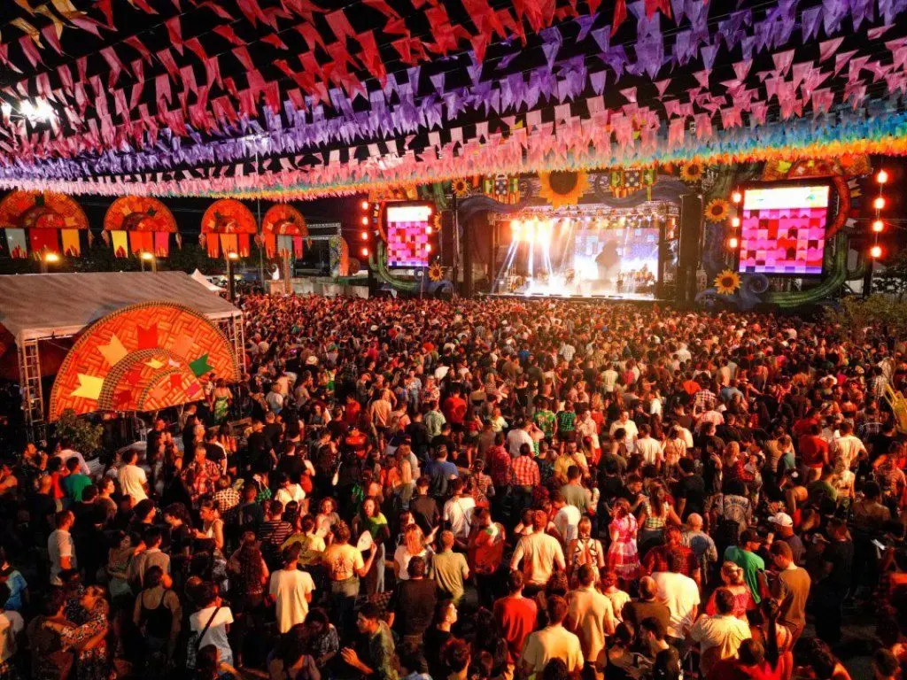 Com público de mais de 70 mil pessoas, show de Elba Ramalho e Geraldo Azevedo marca 1ª noite do Maior Arraial da Amazônia 1 3cab9dfe33dd5b6f494039262744046c
