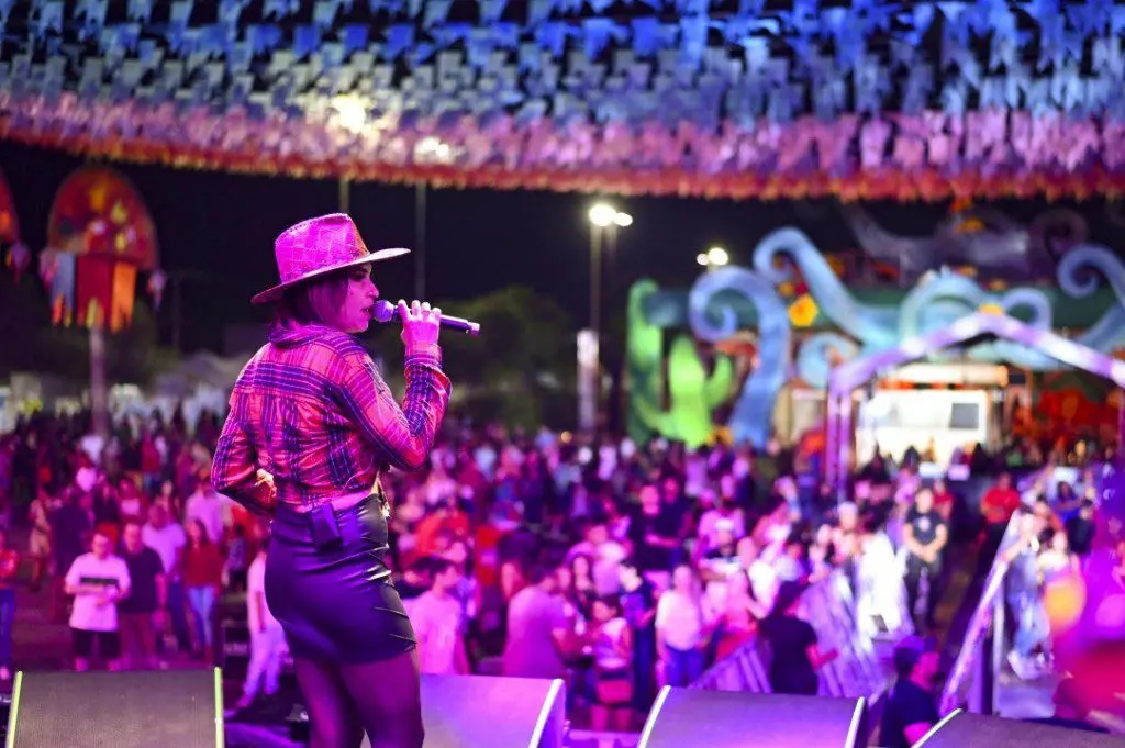 Artistas da terra abrilhantam a programação das noites do Maior Arraial da Amazônia 1 87e971896b1869b30c7091f8cad60878