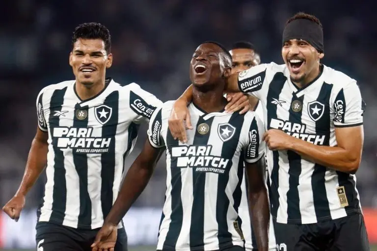 Botafogo brilha e goleia o Atlético-MG pelo Brasileirão 3 189bfc858ac6d650c50defefc78d8ec0