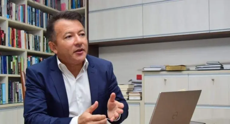 4e877772cc1d2127eef682ea3695a727