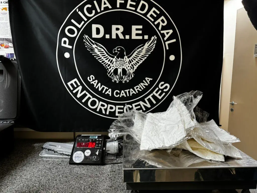 PF prende passageiro por tráfico de drogas no aeroporto de Florianópolis 1 d88afe06f05a83331f9f96a58faffd85