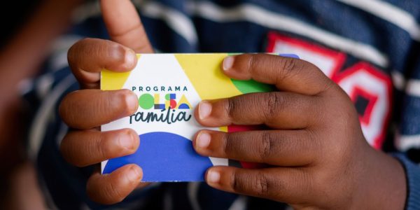 1730112606 Caixa paga Bolsa Familia a beneficiarios com NIS de final