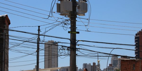 36 mil clientes estao sem energia eletrica em SP