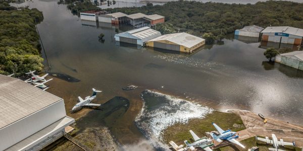 Aeroporto de Porto Alegre volta a receber voos comerciais na