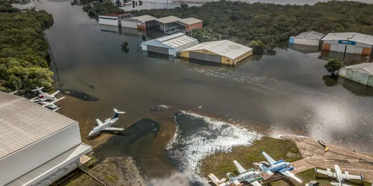 Aeroporto de Porto Alegre volta a receber voos comerciais na