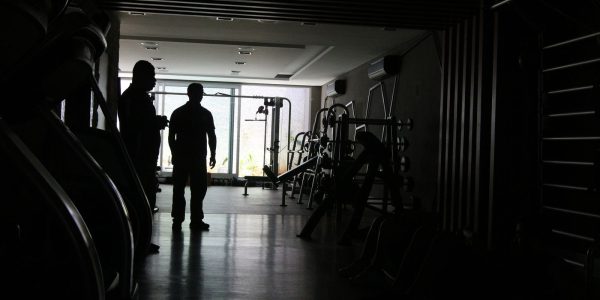 Aneel intima Enel por demora no restabelecimento da energia em