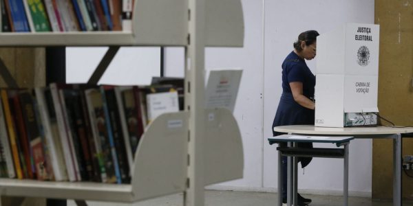 Domingo de eleicoes tres candidatos sao conduzidos a delegacias