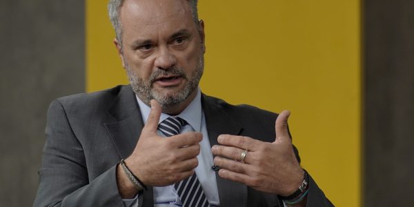 Escolaridade entre servidores publicos e superior aos do setor privado