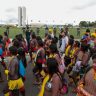 Indigenas marcham em Brasilia contra marco temporal