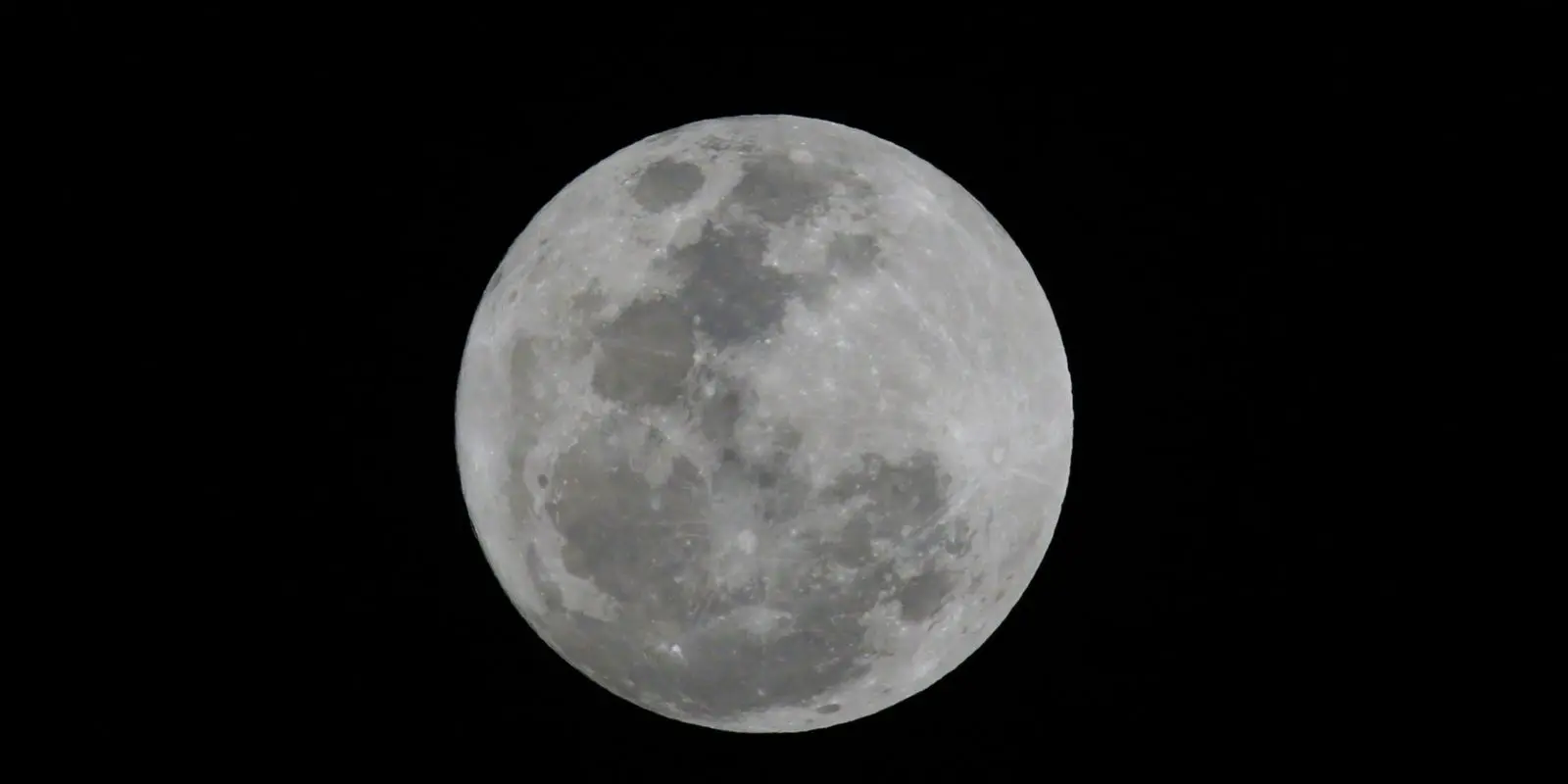Maior superlua do ano pode ser vista nesta quinta feira