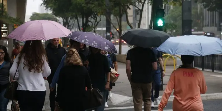 Mesmo com chuva fraca Sao Paulo registra falta de luz