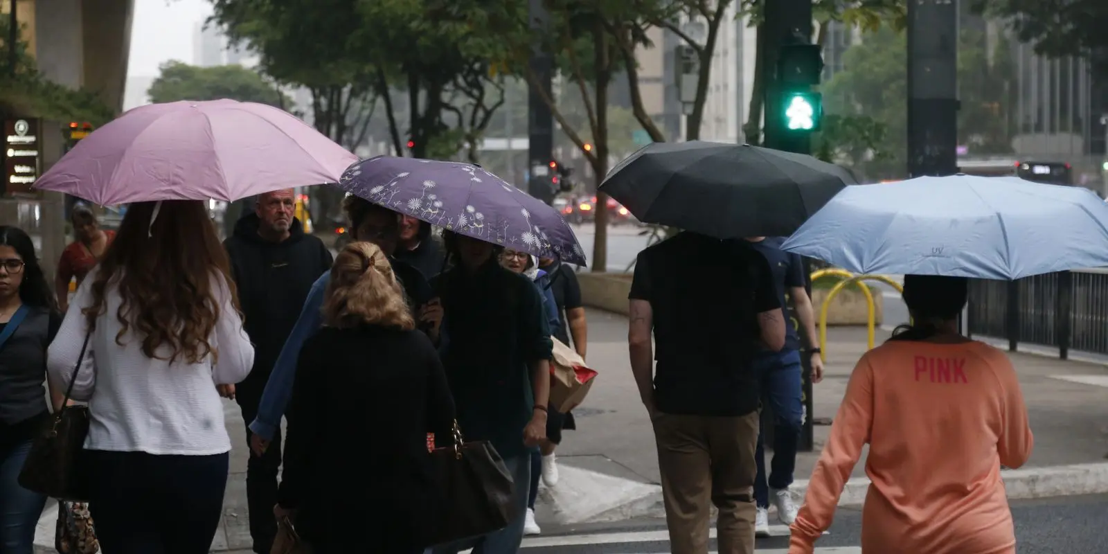 Mesmo com chuva fraca Sao Paulo registra falta de luz