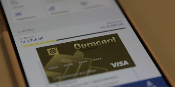 Operacao da policia desarticula esquema de fraudes no Banco do