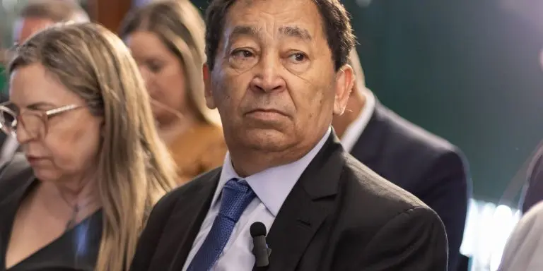 Prefeito e candidato a reeleicao de Taboao da Serra SP