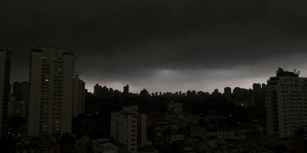 Sao Paulo volta a ter temporal e mais de 70