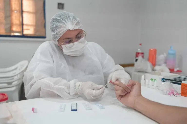 2 Sesau distribui e faz 569 testes rapidos e autotestes para ISTs na Expoferr Show
